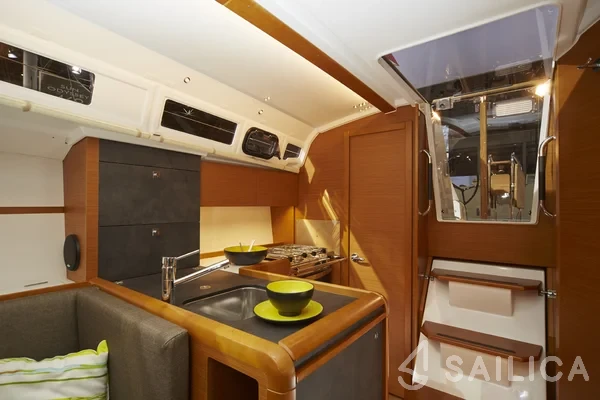 Sun Odyssey 349 - Yacht Charter Sailica