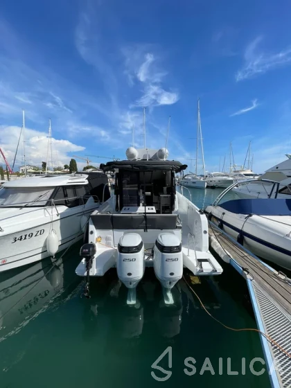 Merry Fisher 895 - Yacht Charter Sailica