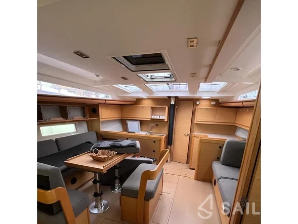 Dufour 520 GL - Yacht Charter Sailica