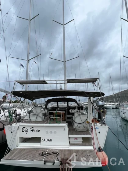Dufour 520 GL - Yacht Charter Sailica