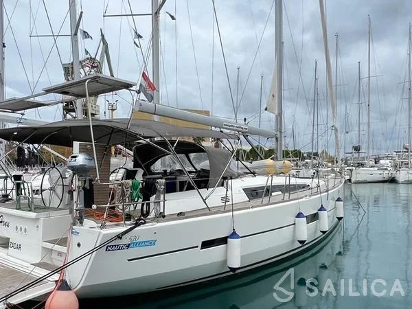 Dufour 520 GL - Yacht Charter Sailica