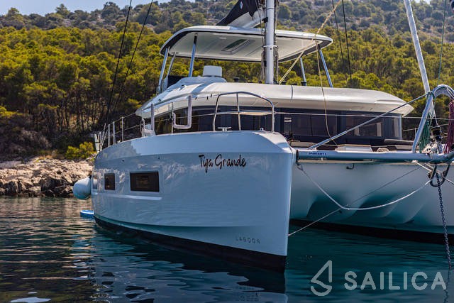 Lagoon 55 - Yacht Charter Sailica