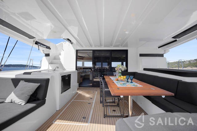 Lagoon 55 - Yacht Charter Sailica