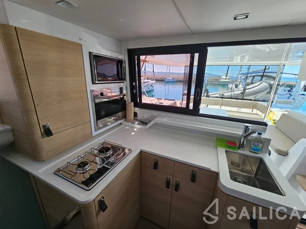 Aventura 37 - Yacht Charter Sailica