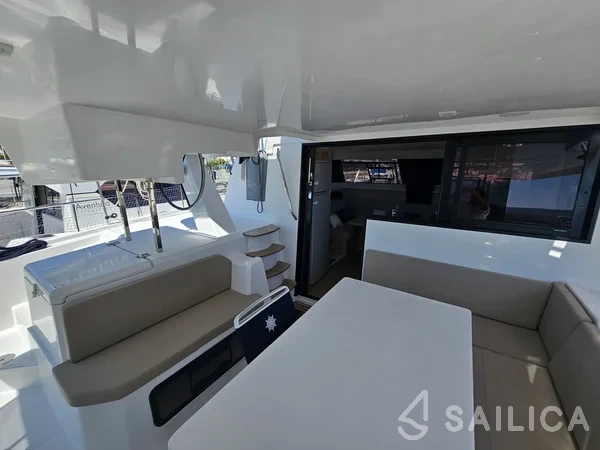 Aventura 37 - Yacht Charter Sailica