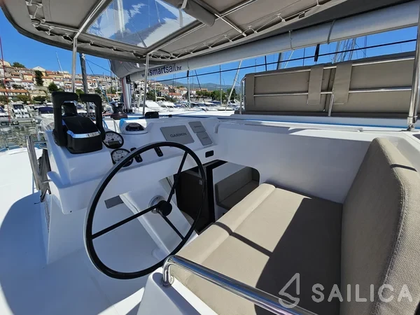 Aventura 37 - Yacht Charter Sailica