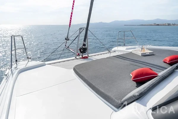 Aventura 37 - Yacht Charter Sailica