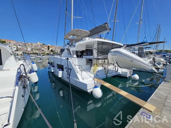 Aventura 37 - Yacht Charter Sailica