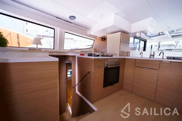 Bali 4.8  - Yacht Charter Sailica