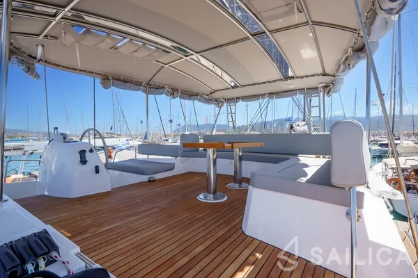 Bali 4.8  - Yacht Charter Sailica