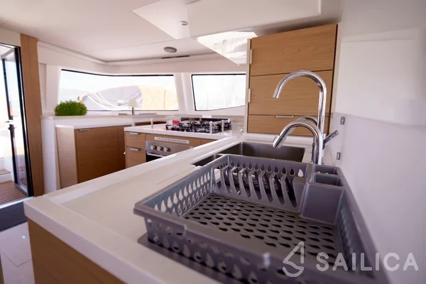 Bali 4.8  - Yacht Charter Sailica