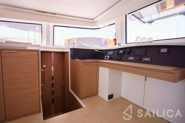 Bali 4.8  - Yacht Charter Sailica