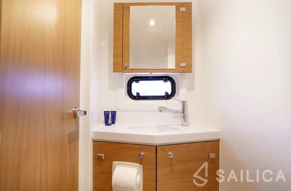 Bali 4.8  - Yacht Charter Sailica