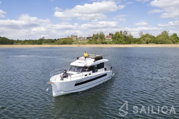 Northman 1200 - Yacht Charter Sailica