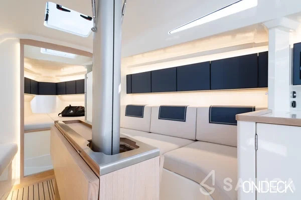 Italia Yachts 11.98 - Yacht Charter Sailica
