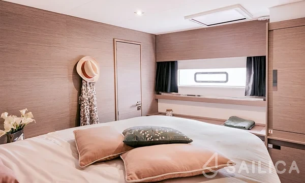 Aura 51 - Yacht Charter Sailica