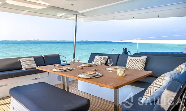 Aura 51 - Yacht Charter Sailica