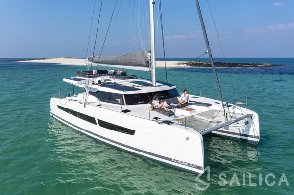 Aura 51 - Yacht Charter Sailica