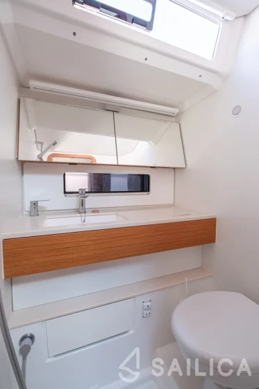 Dufour 41 - Photo #40 Dufour 41 - Yacht Charter Sailica