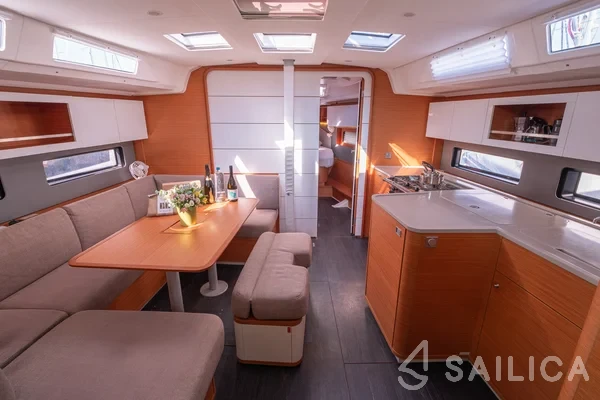 Dufour 41 - Photo #37 Dufour 41 - Yacht Charter Sailica