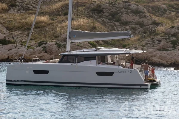 Astréa 42 - Yacht Charter Sailica