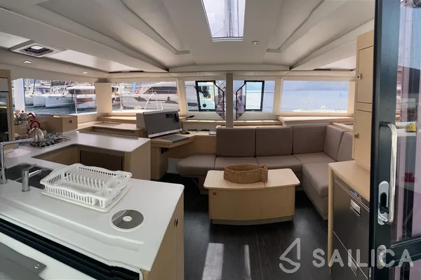 Astréa 42 - Yacht Charter Sailica
