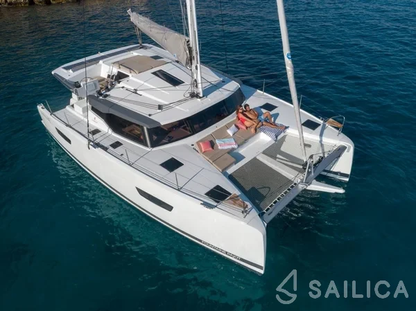 Astréa 42 - Yacht Charter Sailica