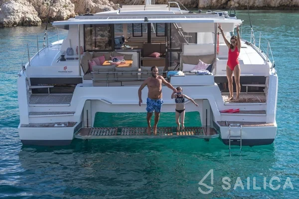 Astréa 42 - Yacht Charter Sailica