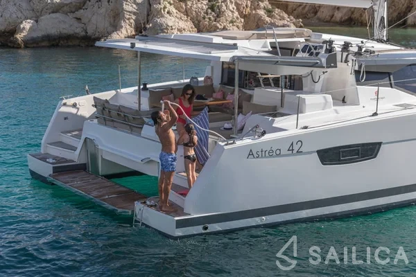 Astréa 42 - Yacht Charter Sailica