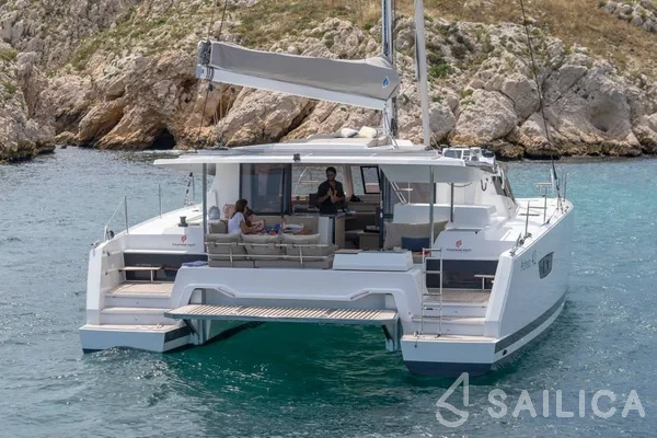 Astréa 42 - Yacht Charter Sailica