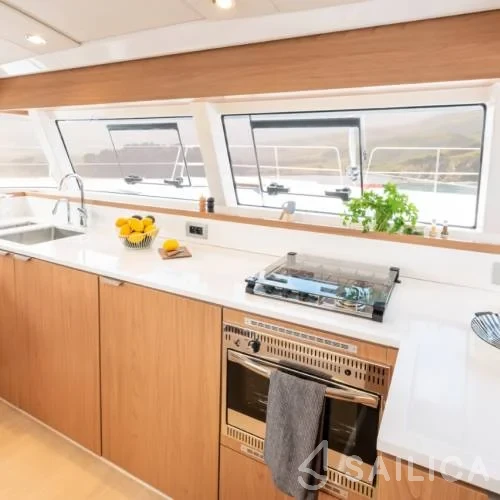 Bali Catsmart - Yacht Charter Sailica