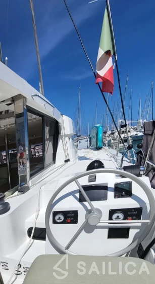 Bali Catsmart - Yacht Charter Sailica