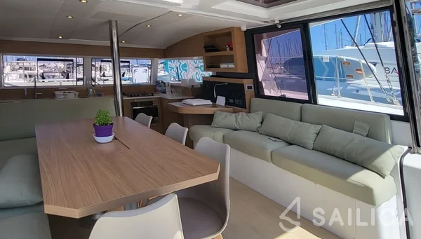 Bali Catsmart - Yacht Charter Sailica