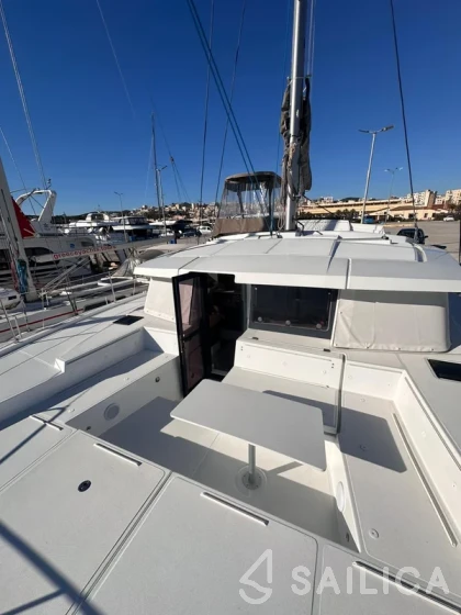 Bali 4.2 - Yacht Charter Sailica