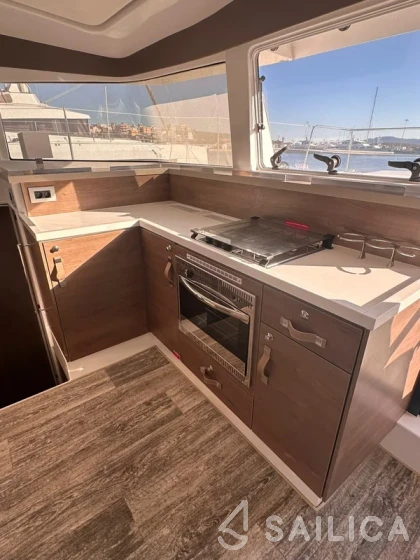 Bali 4.2 - Yacht Charter Sailica