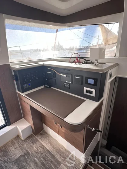 Bali 4.2 - Yacht Charter Sailica