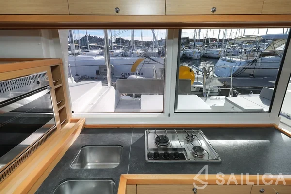 Lagoon 400 S2 - Yacht Charter Sailica
