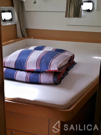 Lagoon 400 S2 - Yacht Charter Sailica