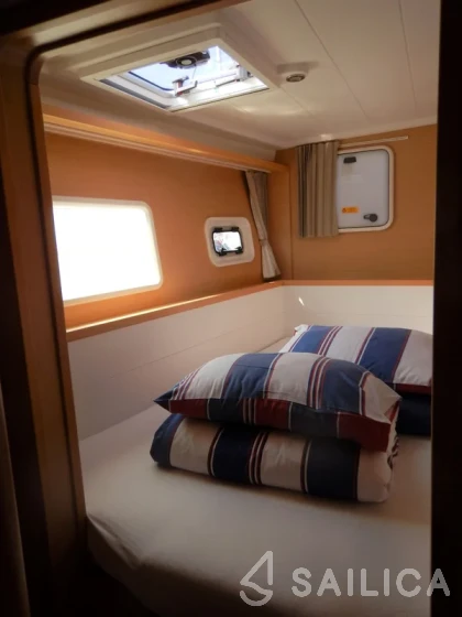 Lagoon 400 S2 - Yacht Charter Sailica