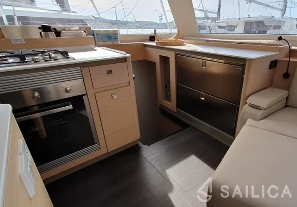 Aura 51 - Yacht Charter Sailica