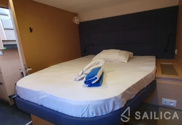 Aura 51 - Yacht Charter Sailica