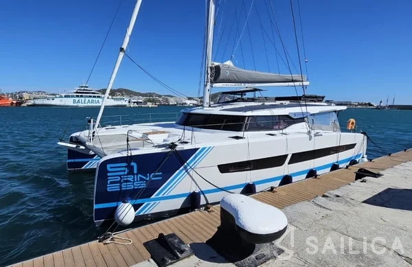 Aura 51 - Yacht Charter Sailica