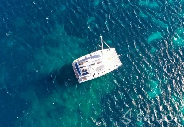 Aura 51 - Yacht Charter Sailica