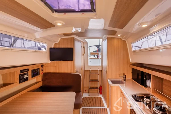 Nexus Revo 870 Prestige - Yacht Charter Sailica