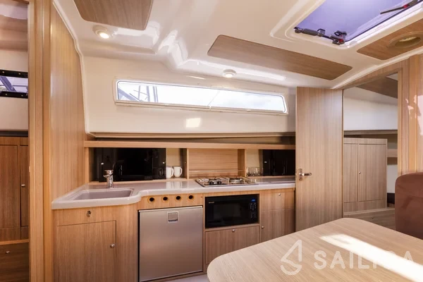 Nexus Revo 870 Prestige - Yacht Charter Sailica