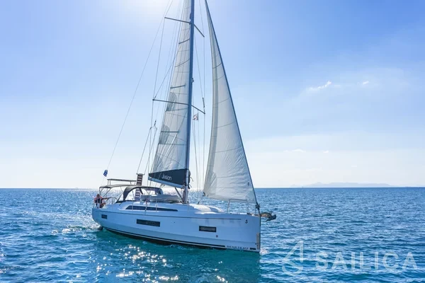 Oceanis 40.1 - Yacht Charter Sailica