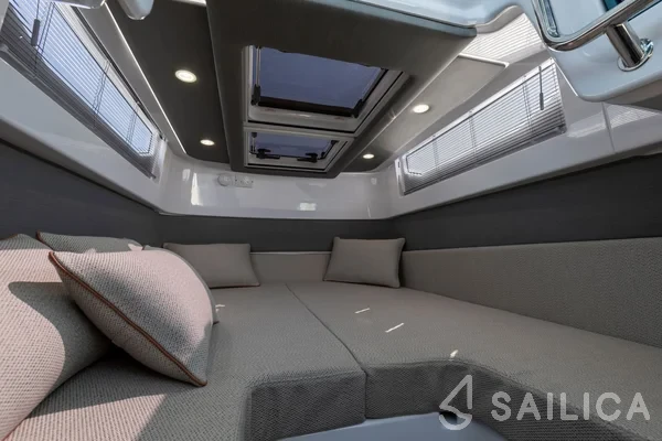 Axopar 37  Sun Top - Yacht Charter Sailica