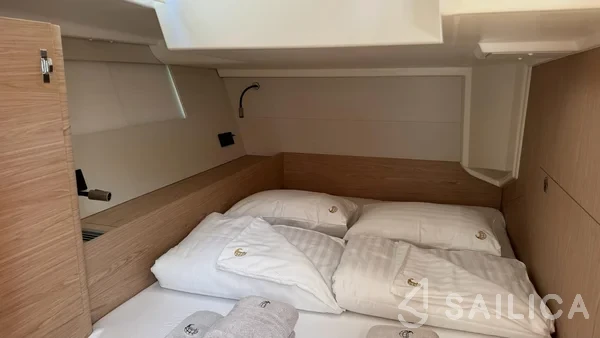 Oceanis 54 - Yacht Charter Sailica