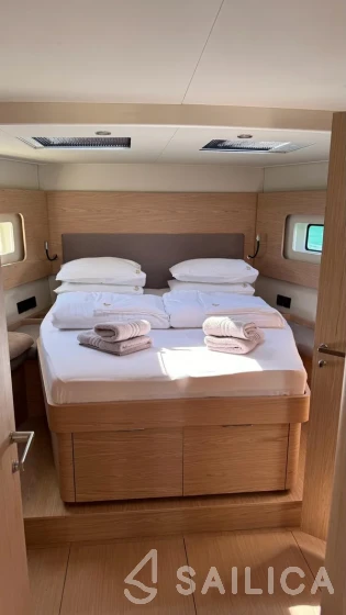 Oceanis 54 - Yacht Charter Sailica