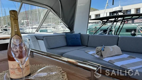 Oceanis 54 - Yacht Charter Sailica